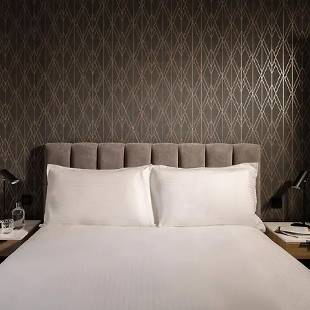 Amery House 3*