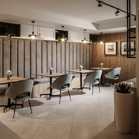 Amery House Hotel 3*